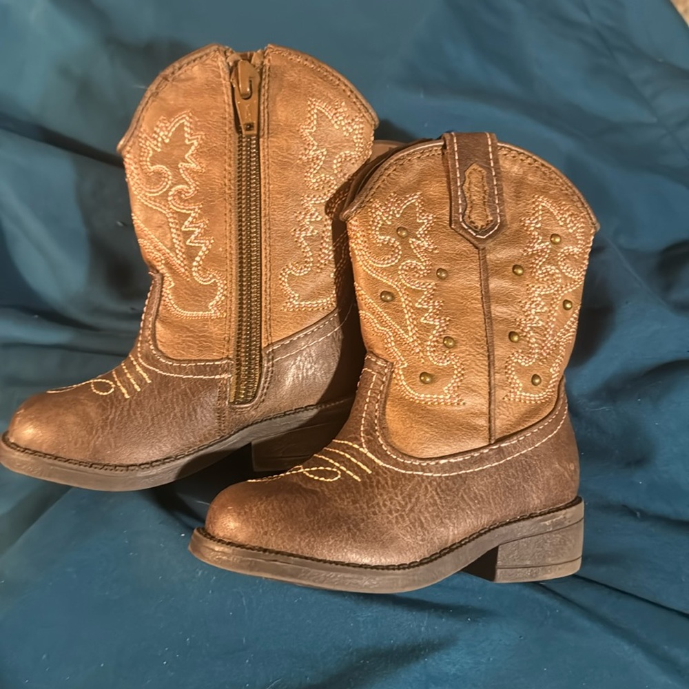 Little kids Cherokee Boots size 5